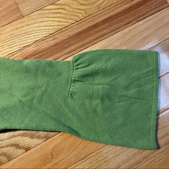 🤍 soft green cashmere sweater 🤍 - Picture 3 of 5